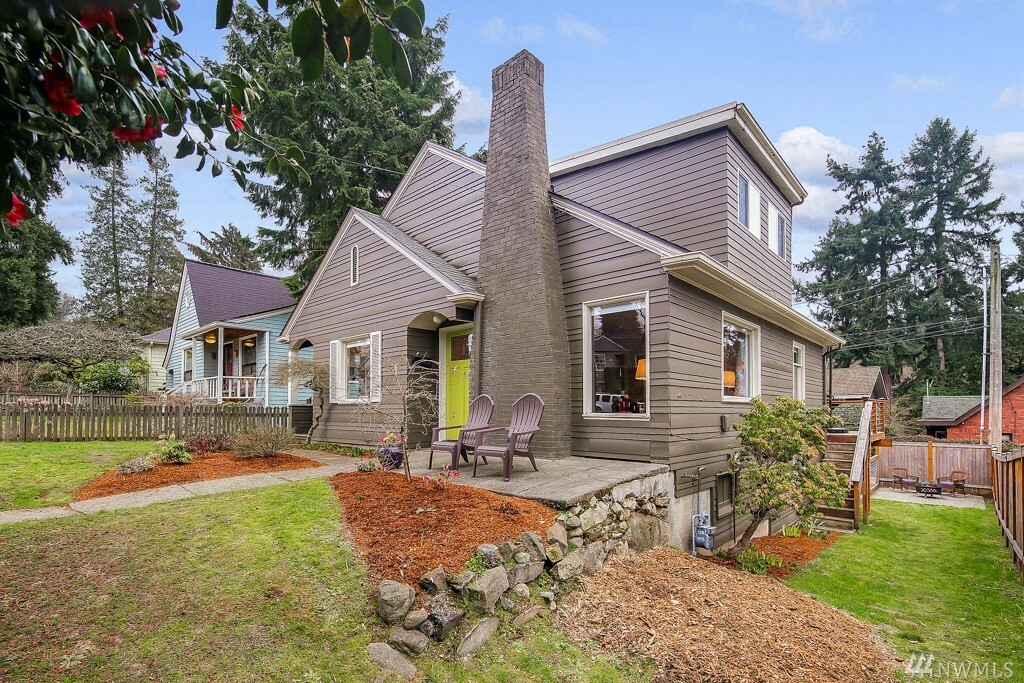 Property Photo:  3721 SW Barton St  WA 98126 