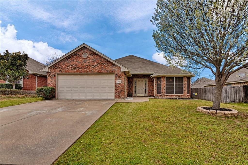 Property Photo:  363 James Circle  TX 76028 