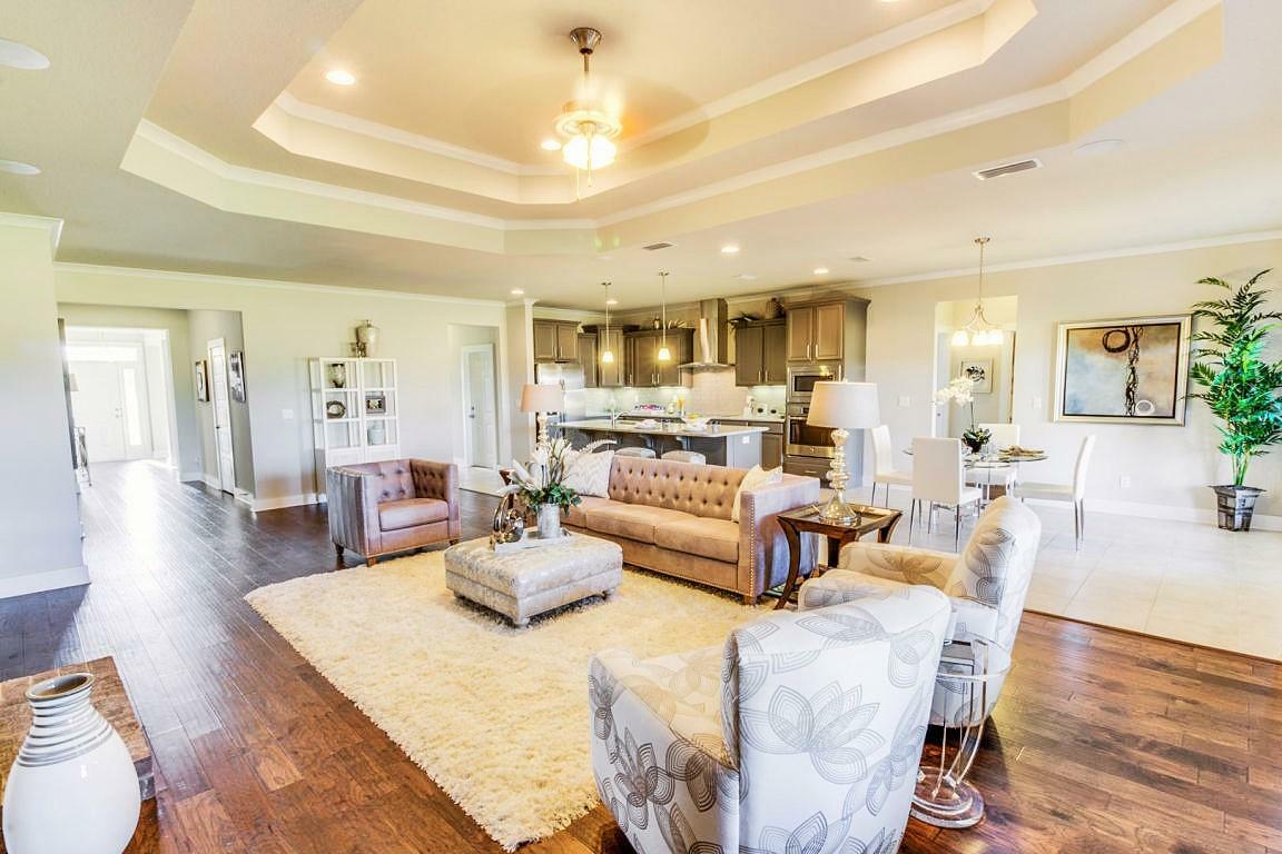 Property Photo: 328 Merlin Court FL 32539