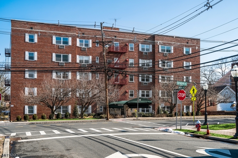 Property Photo:  18 Springfield Ave Apt 4B  NJ 07016 