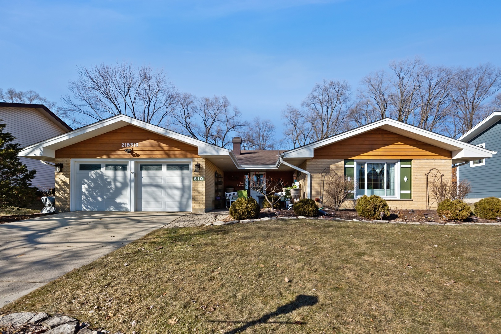 Property Photo:  21W510 Buckingham Road  IL 60137 