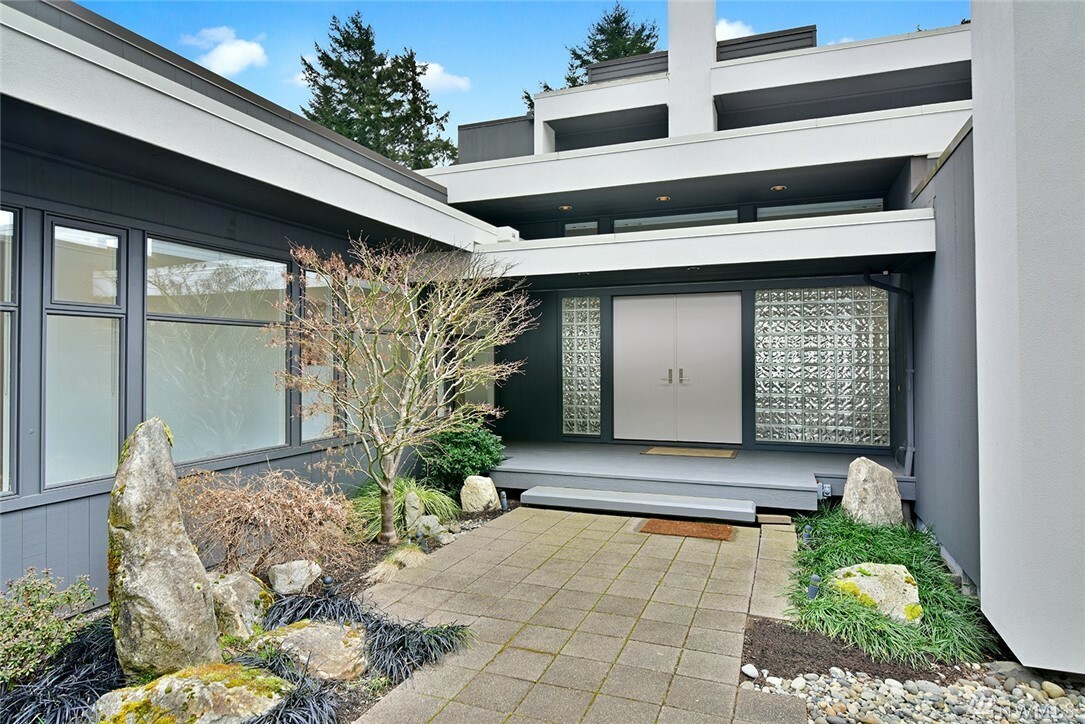 Property Photo:  7348 Madrona Dr NE  WA 98110 