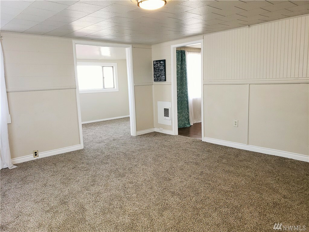 Property Photo: 21 SE 8th Ave WA 98851