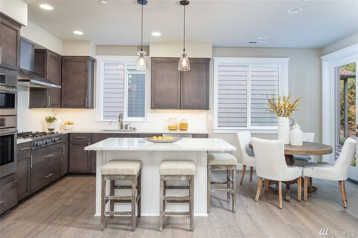 Property Photo:  509 SE Croston Lane  WA 98027 