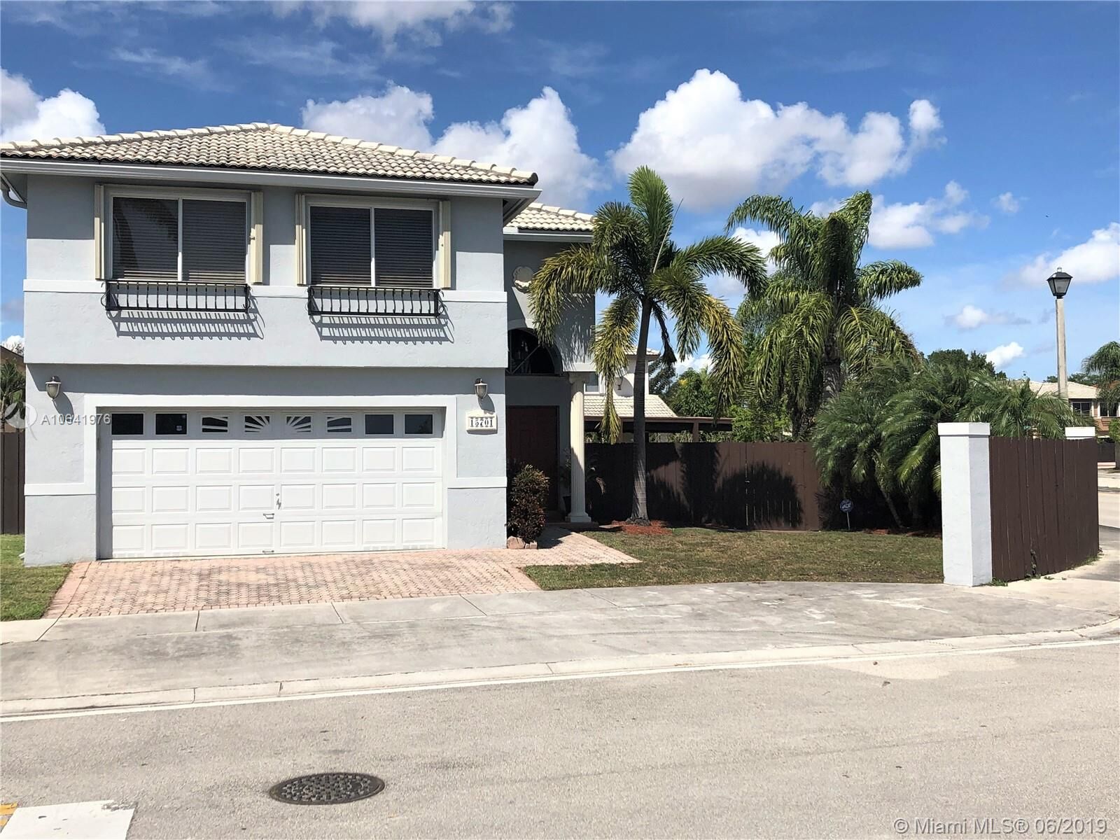 Property Photo: 15701 SW 91st St FL 33196