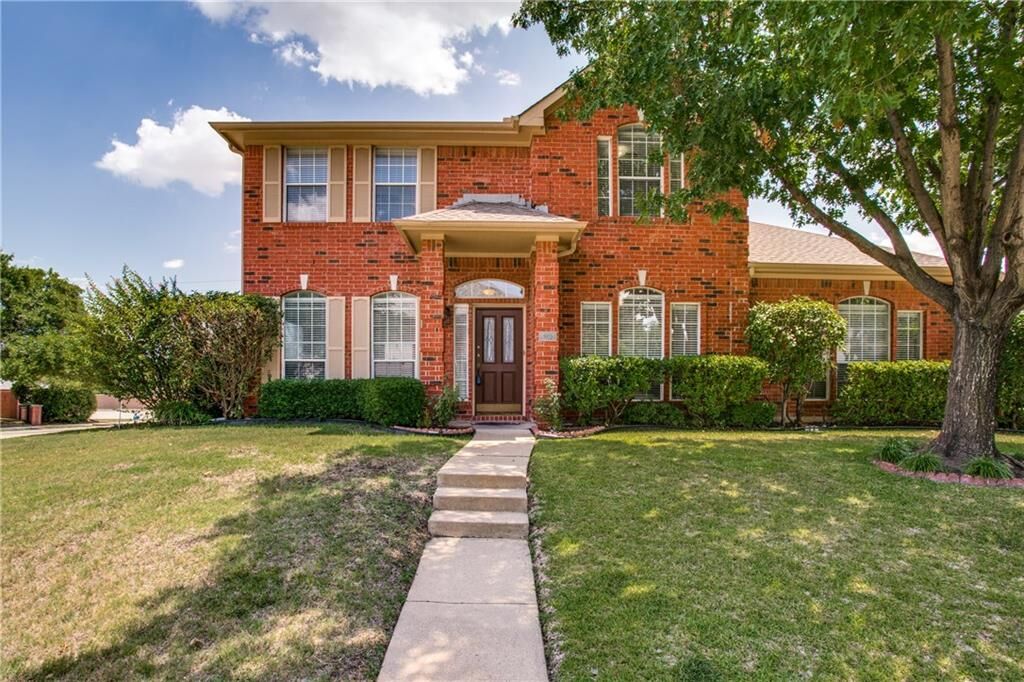 Property Photo:  2024 Maitland Lane  TX 75025 