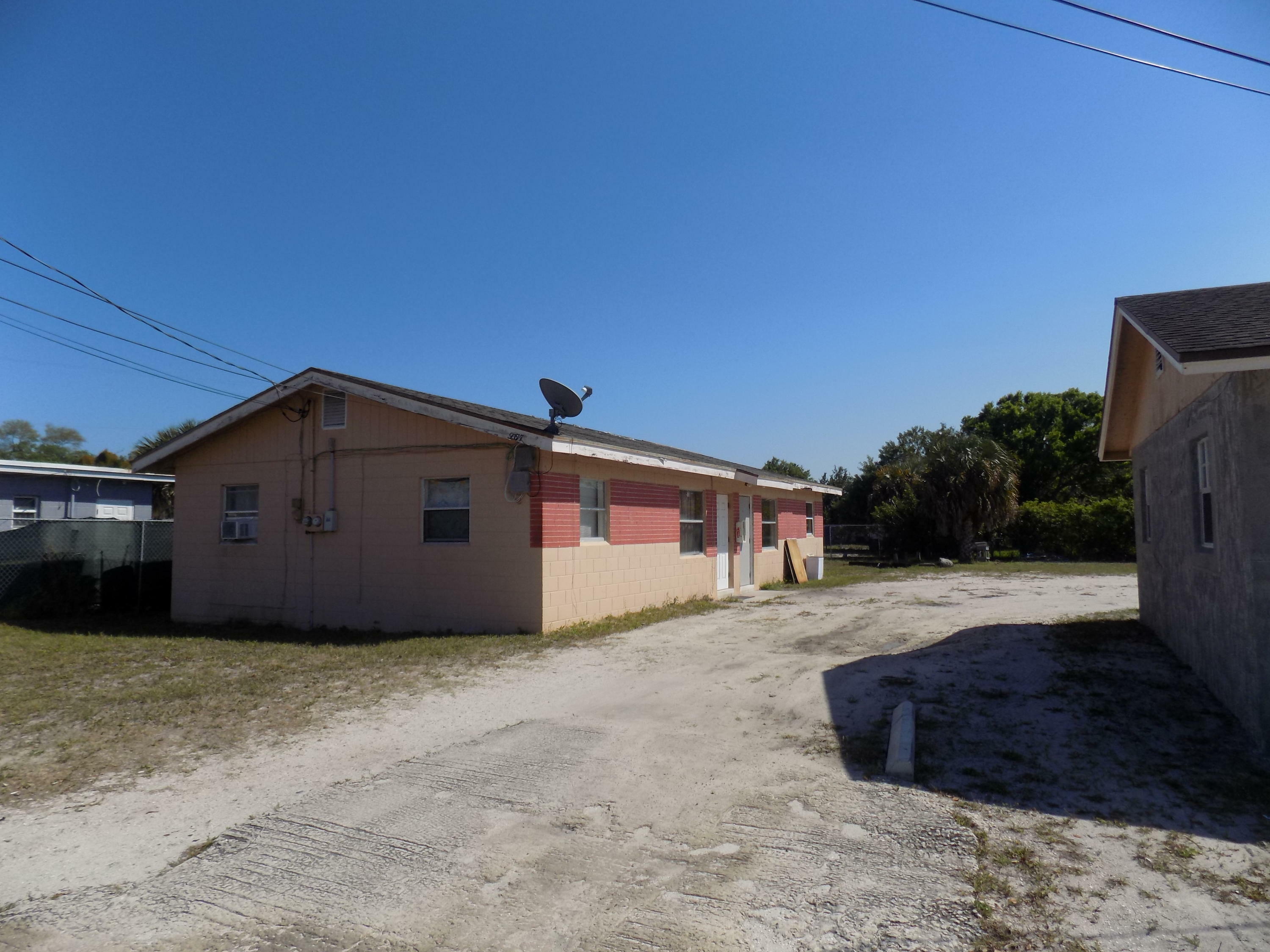 Property Photo:  907 Avenue H  FL 34950 