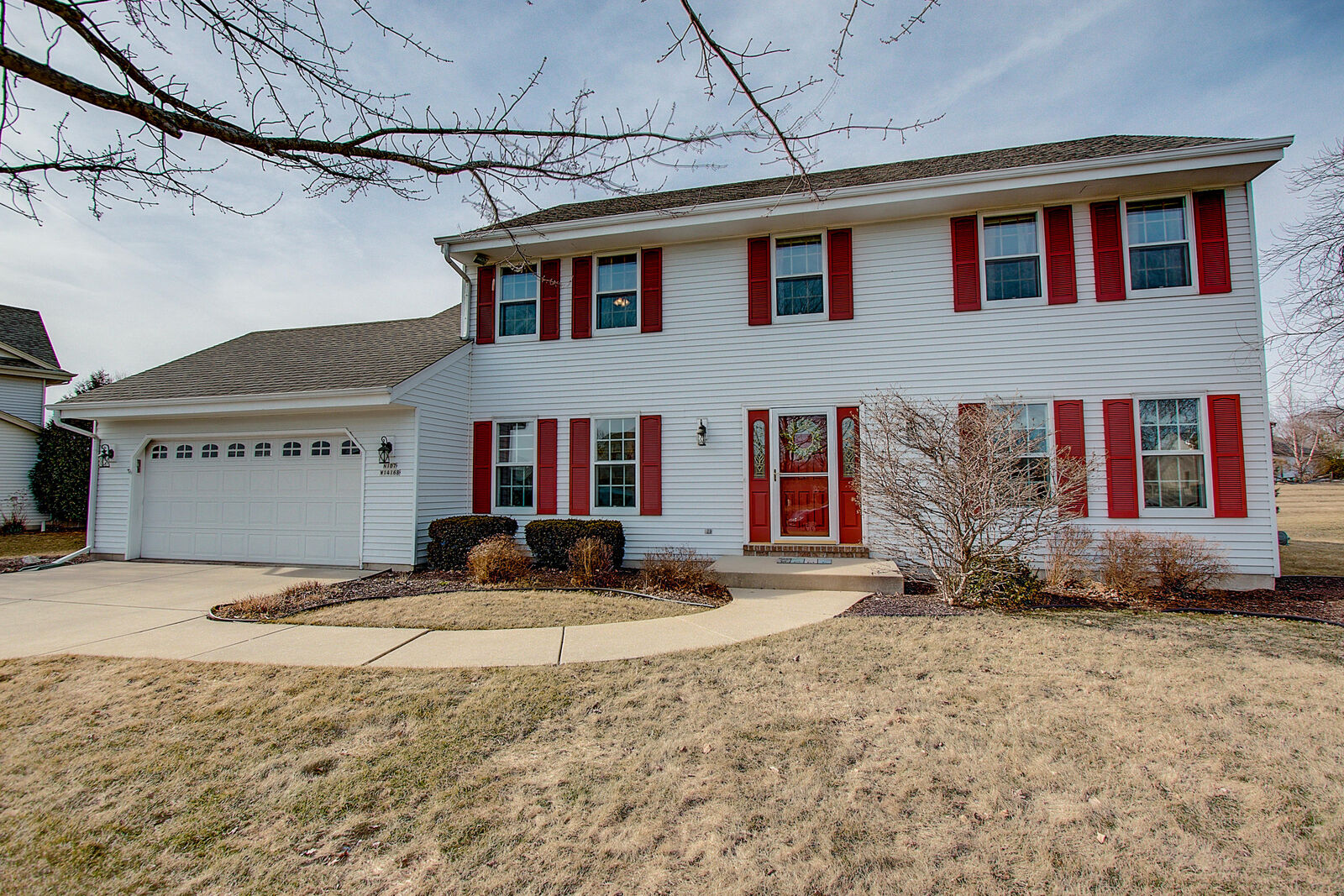 Property Photo:  N107w14168 Overlook Ct  WI 53022 