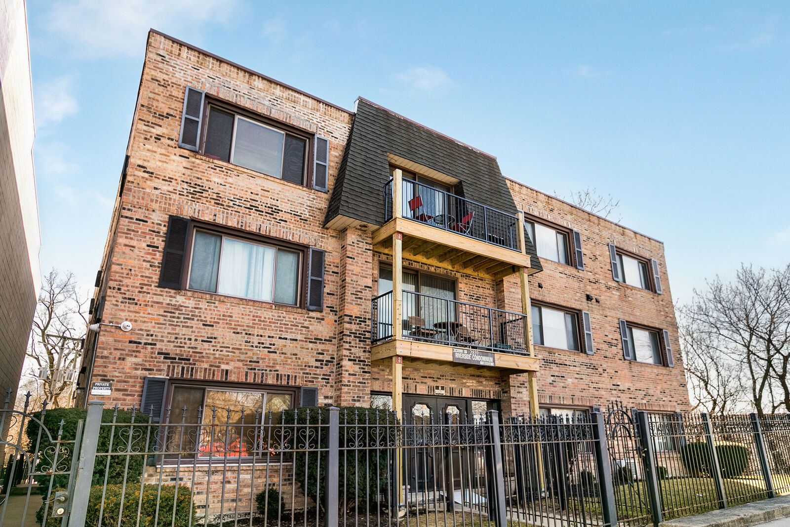 Property Photo: 2839 W Lawrence Avenue 1C IL 60625