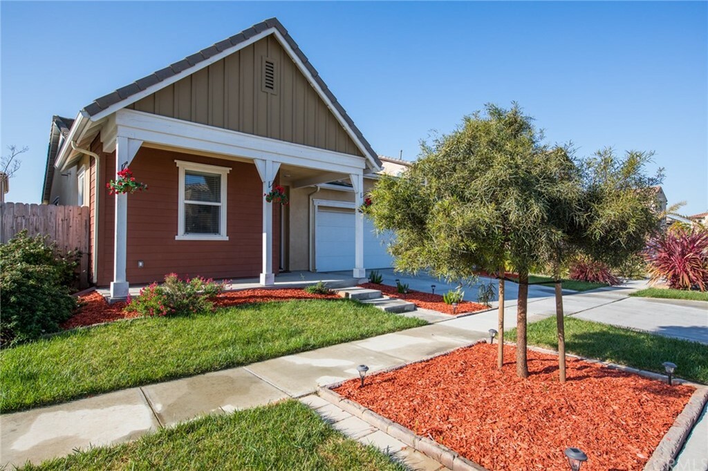 Property Photo:  918 W Clarence Court  CA 93458 