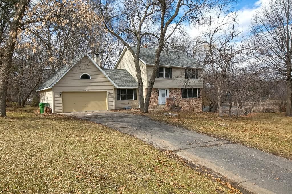 Property Photo:  2200 Hillside Circle  MN 55305 