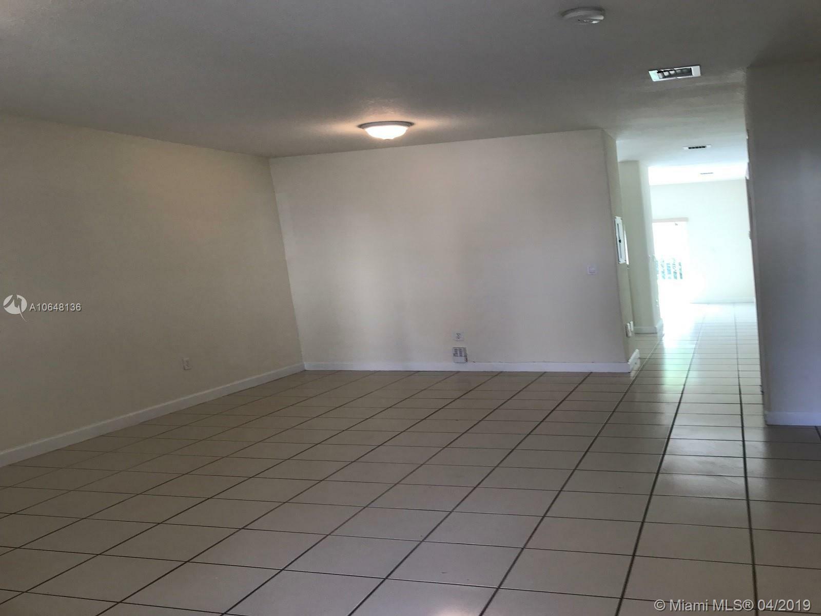 Property Photo:  1536 SE 26th St 104  FL 33035 