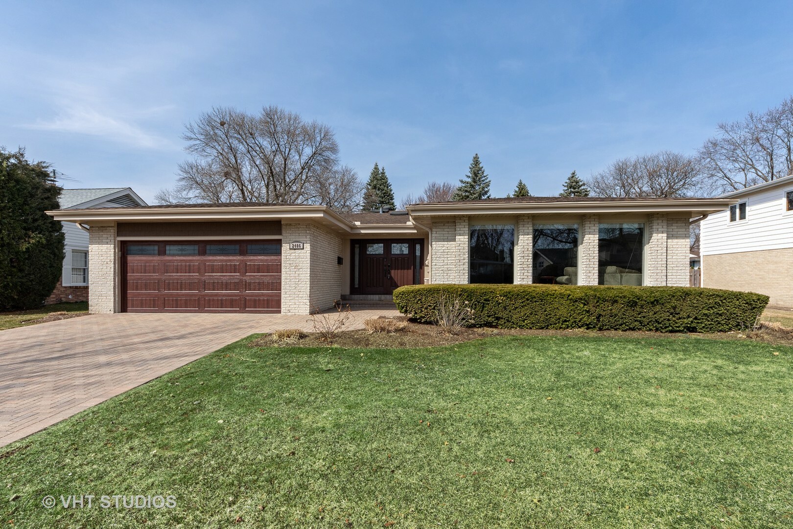 Property Photo:  2406 East Sherwood Road  IL 60004 