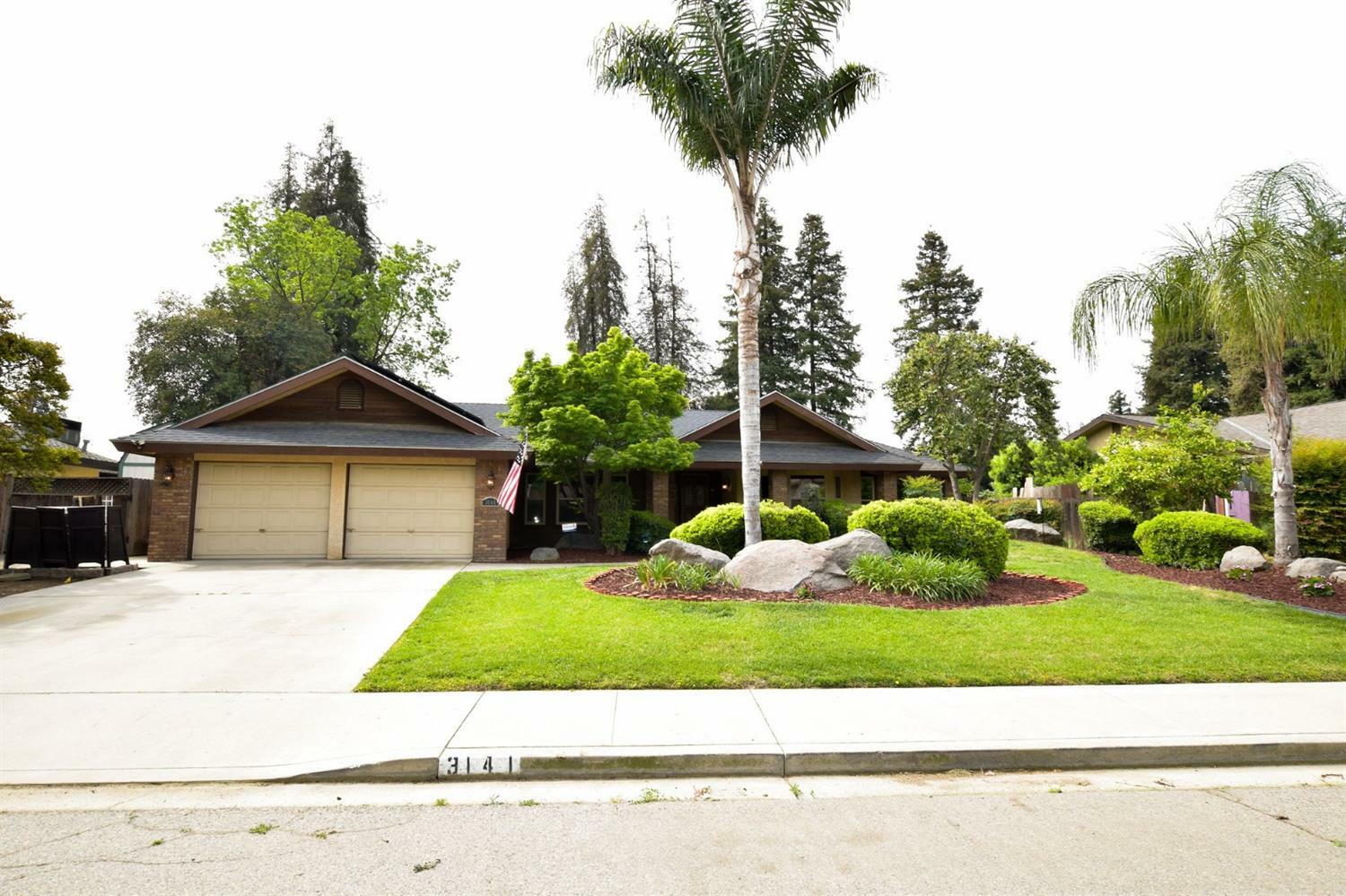 Property Photo:  3141 E Grove Avenue  CA 93292 