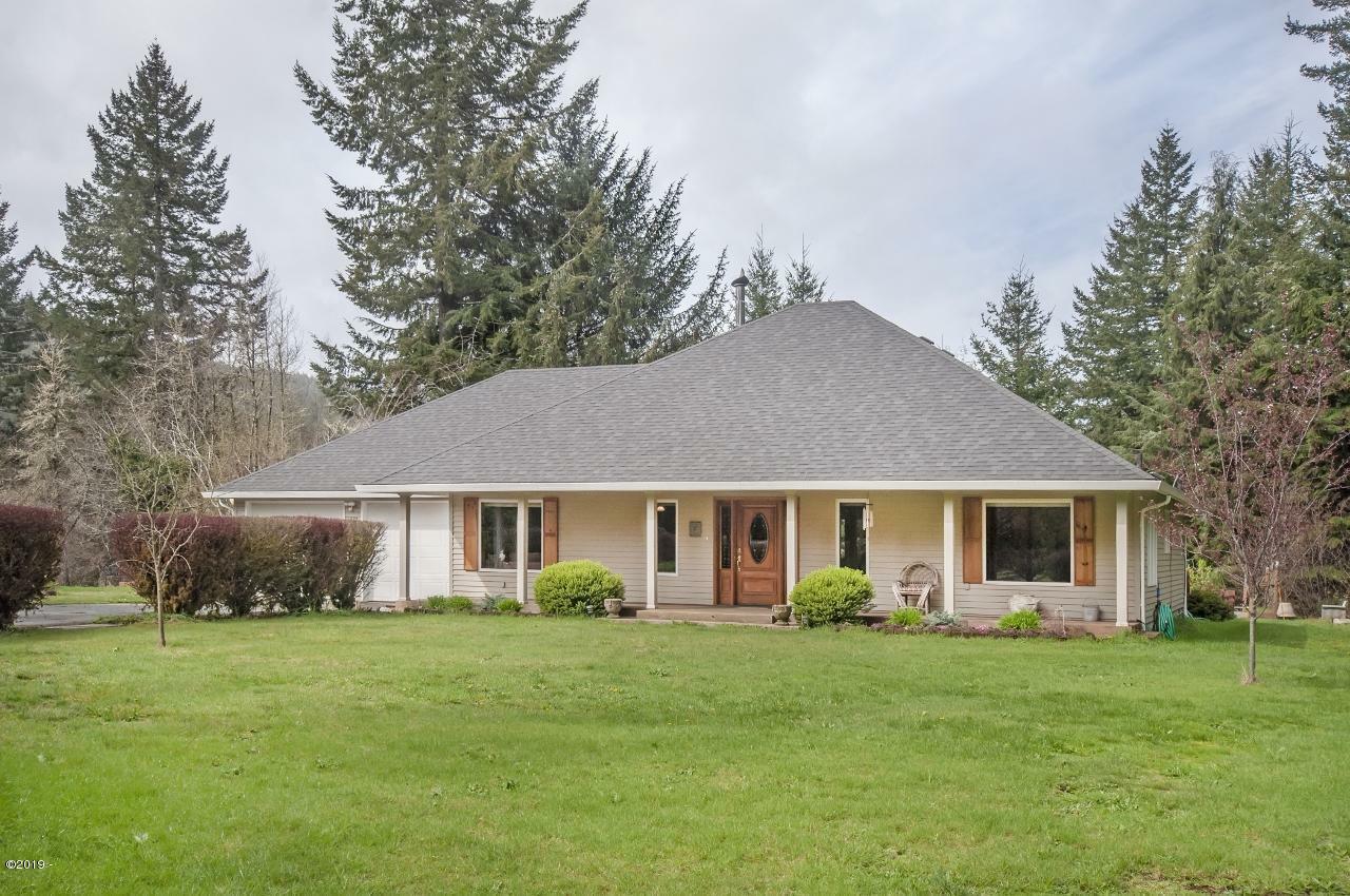 Property Photo: 412 N Alder Court OR 97368