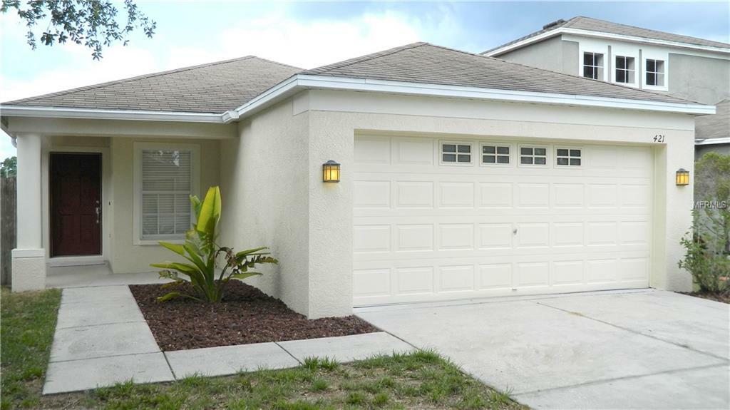 Property Photo:  421 Maple Pointe Drive  FL 33584 