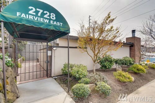 Property Photo:  2728 Fairview Ave E 304  WA 98102 