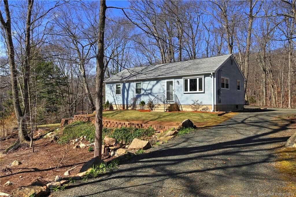 Property Photo:  811 Leetes Island Road  CT 06437 