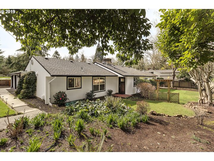 10005 SE Cambridge Ln  Milwaukie OR 97222 photo