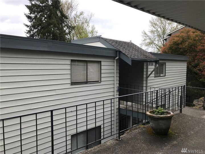 Property Photo:  3730 Lake Washington Blvd SE 1B  WA 98006 