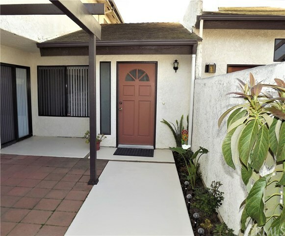 Property Photo:  912 Queens Court  CA 93454 