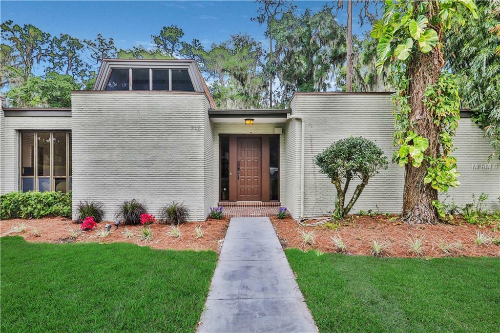 Property Photo:  712 W Pinedale Drive  FL 33563 