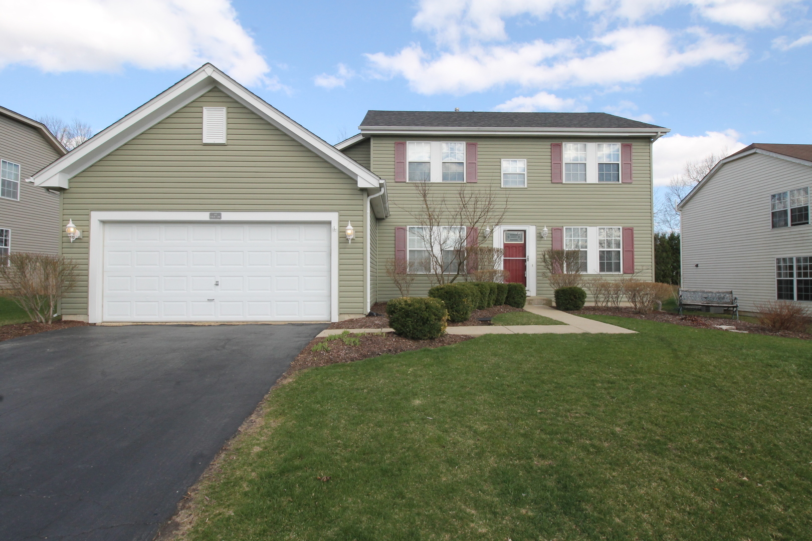 Property Photo:  305 Dublin Lane  IL 60177 