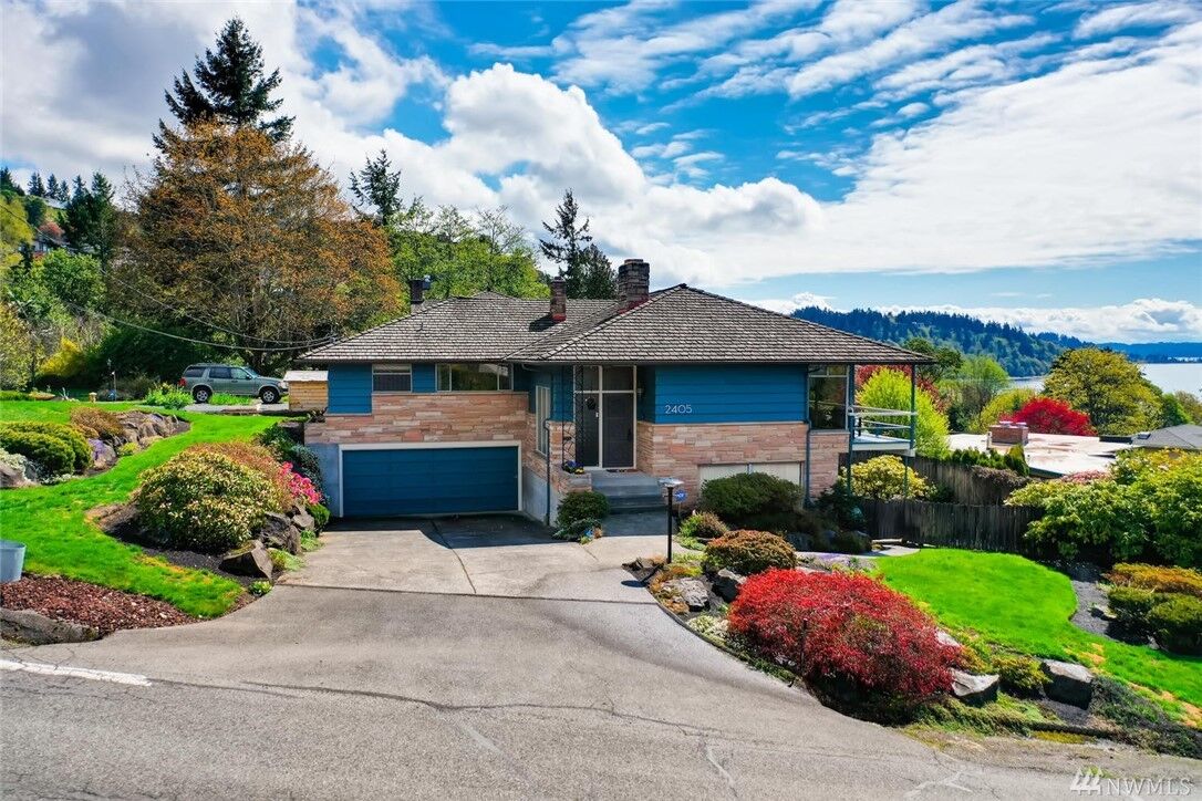 Property Photo:  2405 SW 125th St  WA 98146 