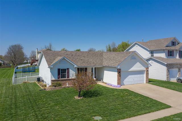 Property Photo:  1101 Homefield Commons Drive   63366 