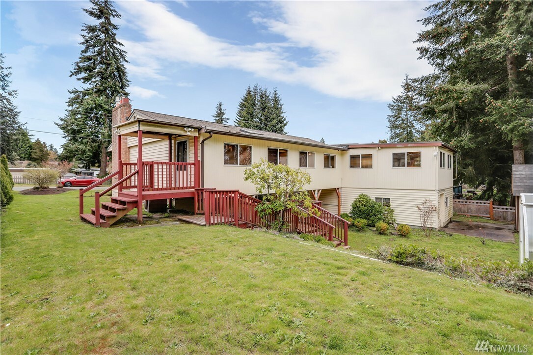 Property Photo:  19011 Dellwood Drive  WA 98026 