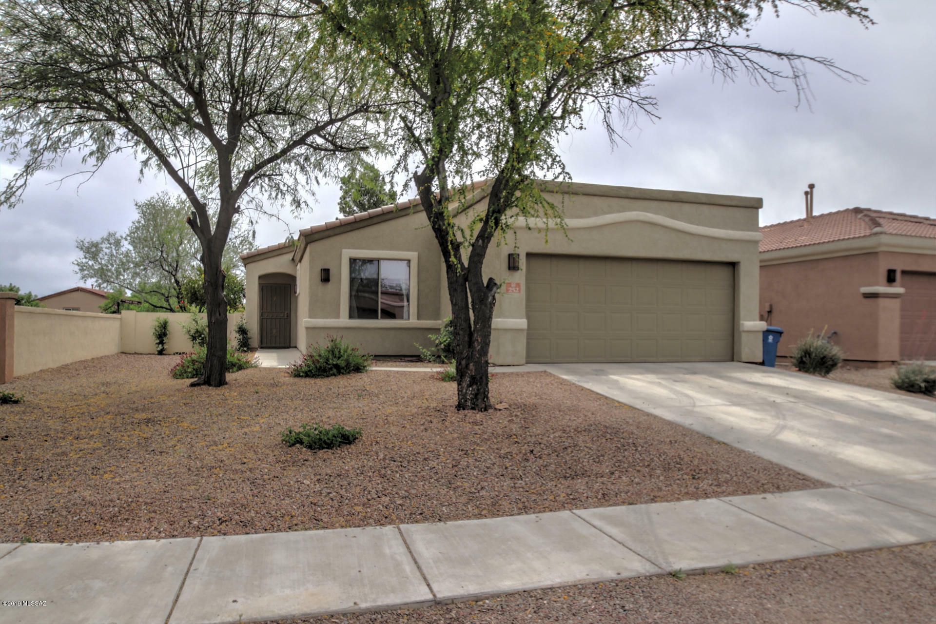 Property Photo:  252 E Corte Rancho Encanto  AZ 85629 