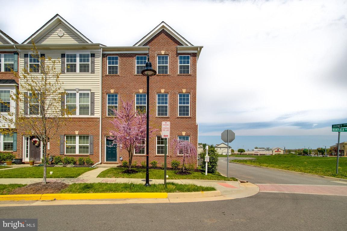 Property Photo: 8822 Bentfield Drive VA 20110