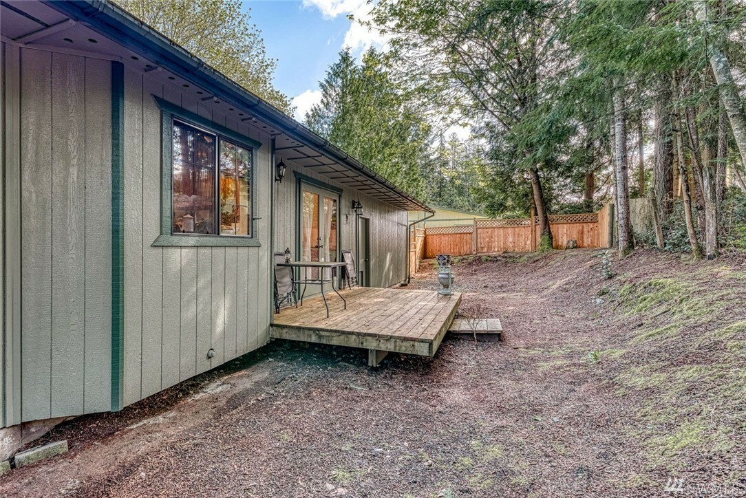 Property Photo:  1068 Puget Dr E  WA 98366 