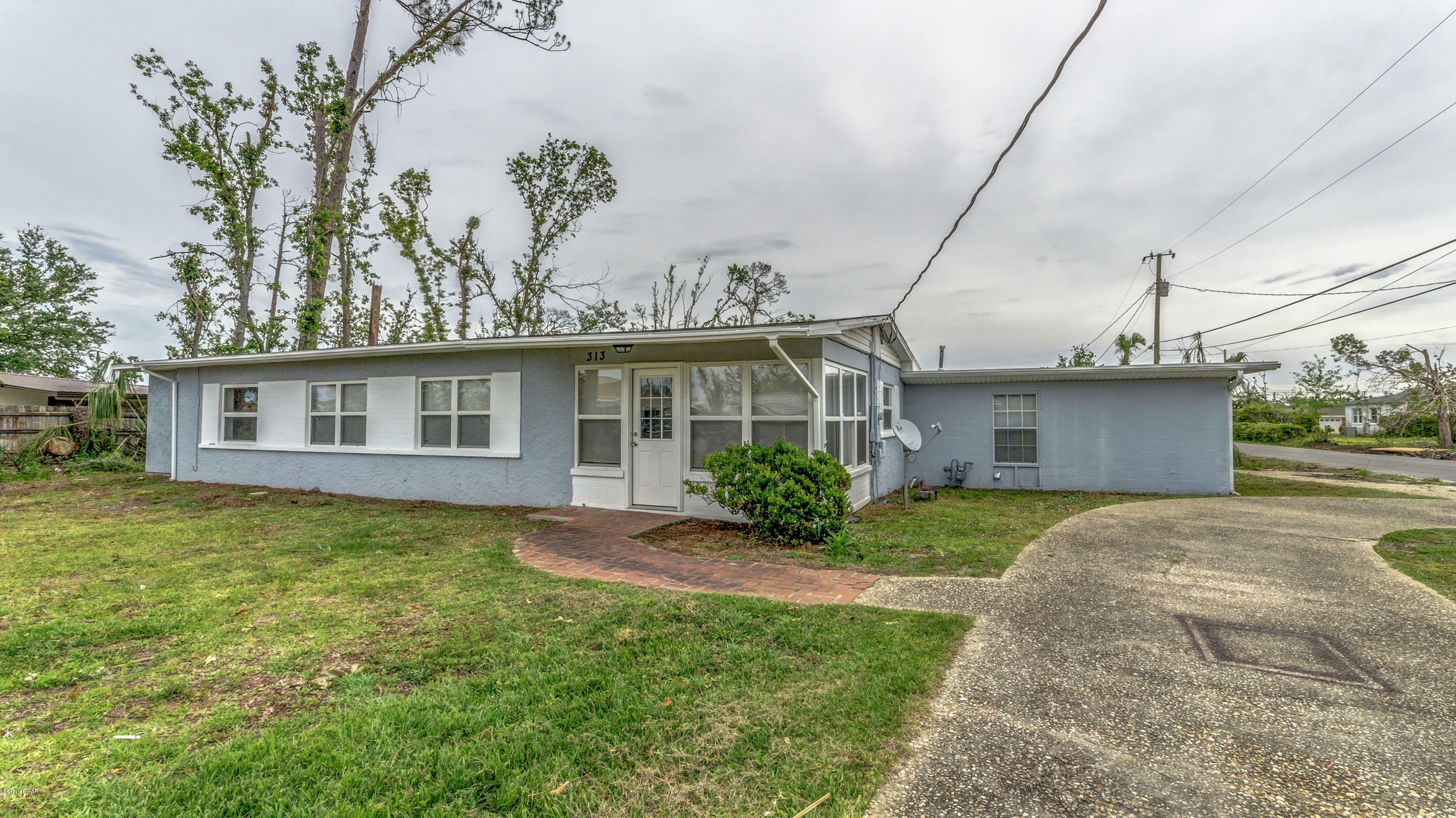 Property Photo: 313 Illinois Avenue FL 32444
