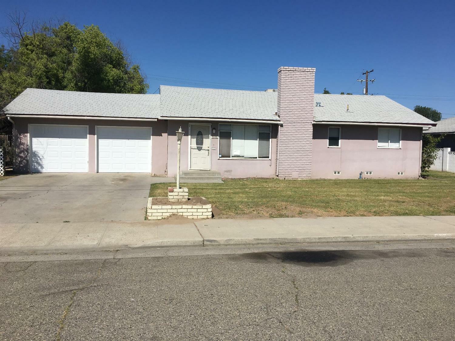 Property Photo:  2945 Olive Street  CA 93662 