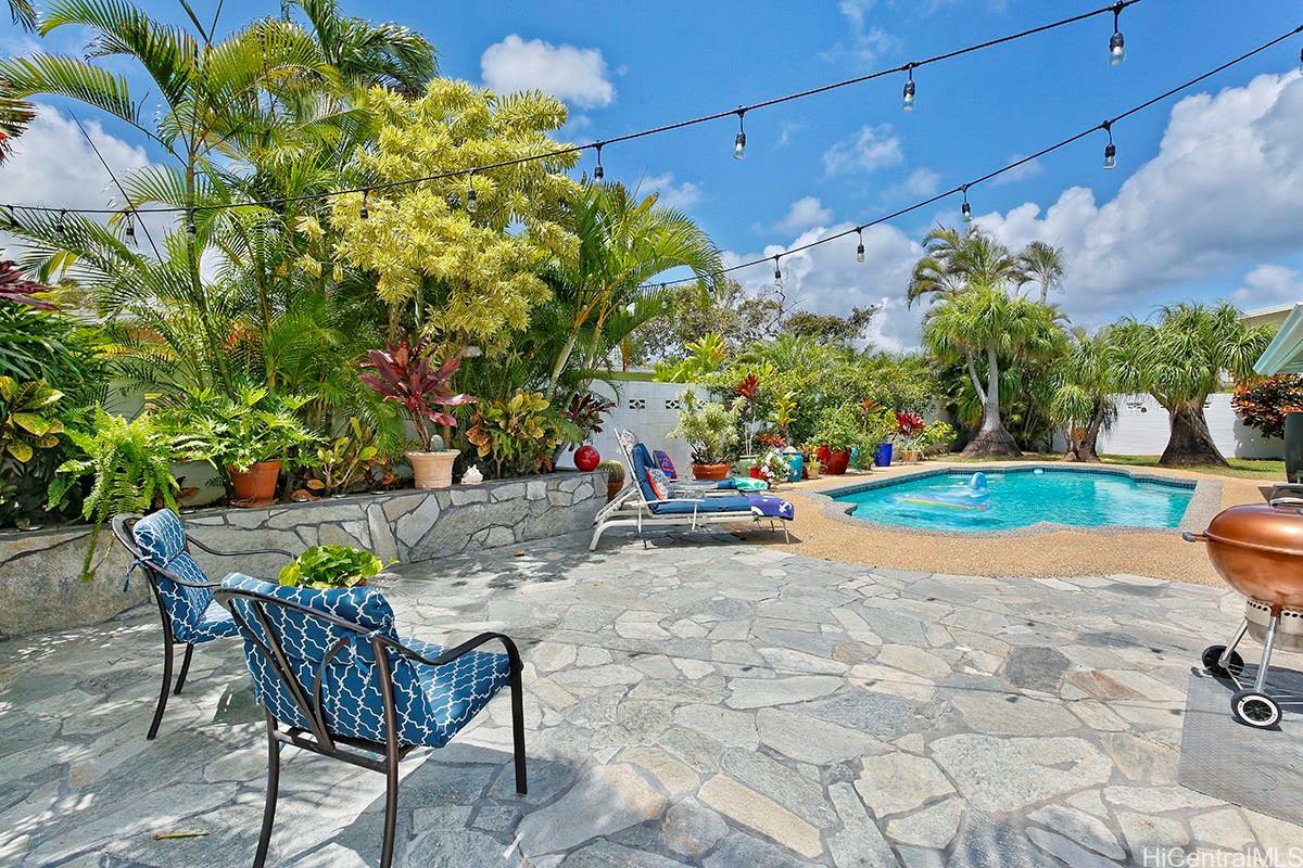 Property Photo:  663 Mokapu Road  HI 96734 