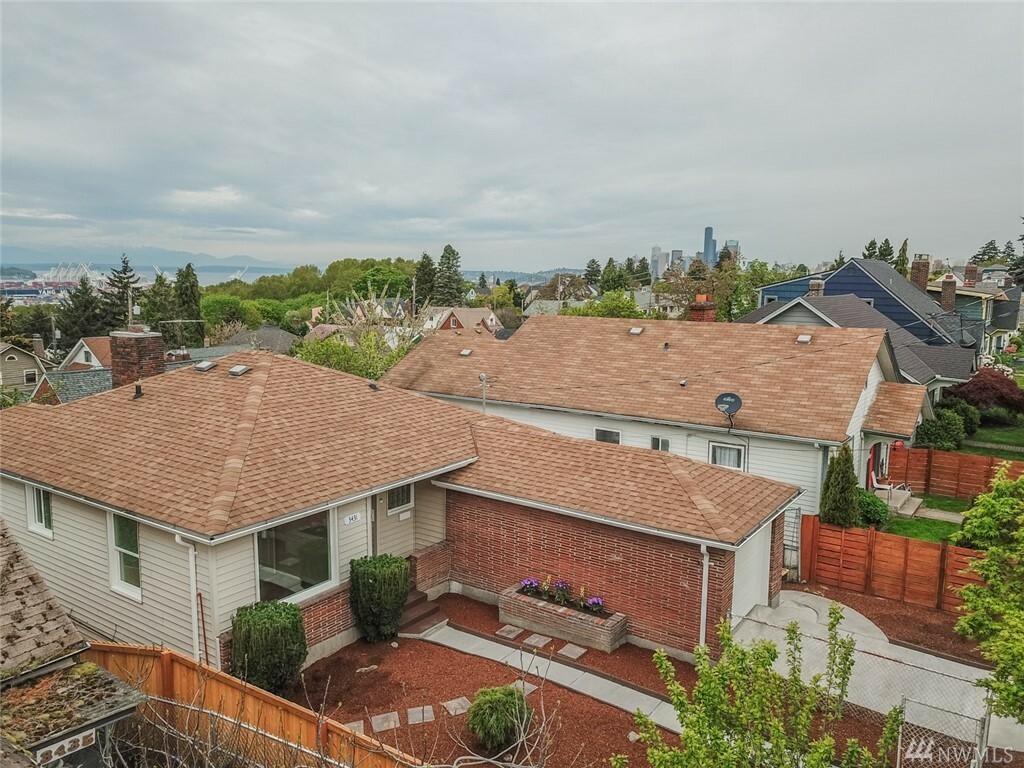 Property Photo: 3431 16th Ave S WA 98144