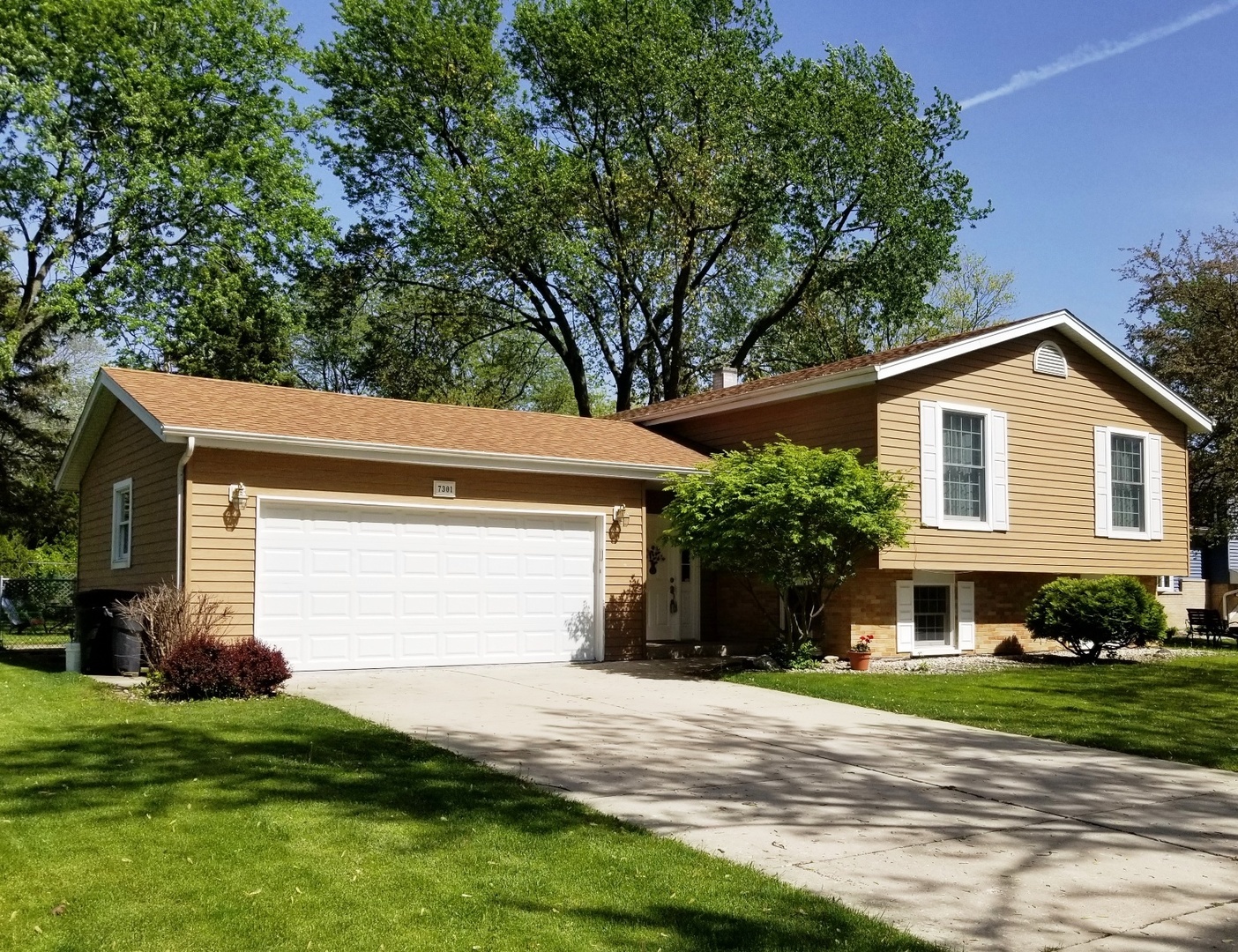 Property Photo:  7301 Richmond Avenue  IL 60561 