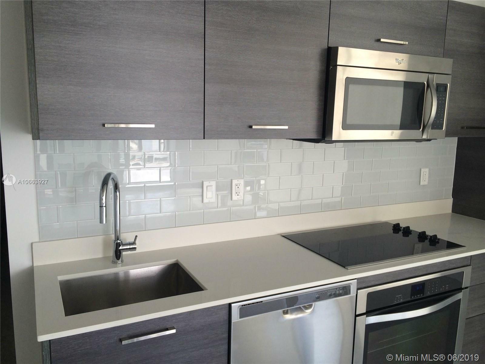 Property Photo: 151 SE 1st St 1011 FL 33131