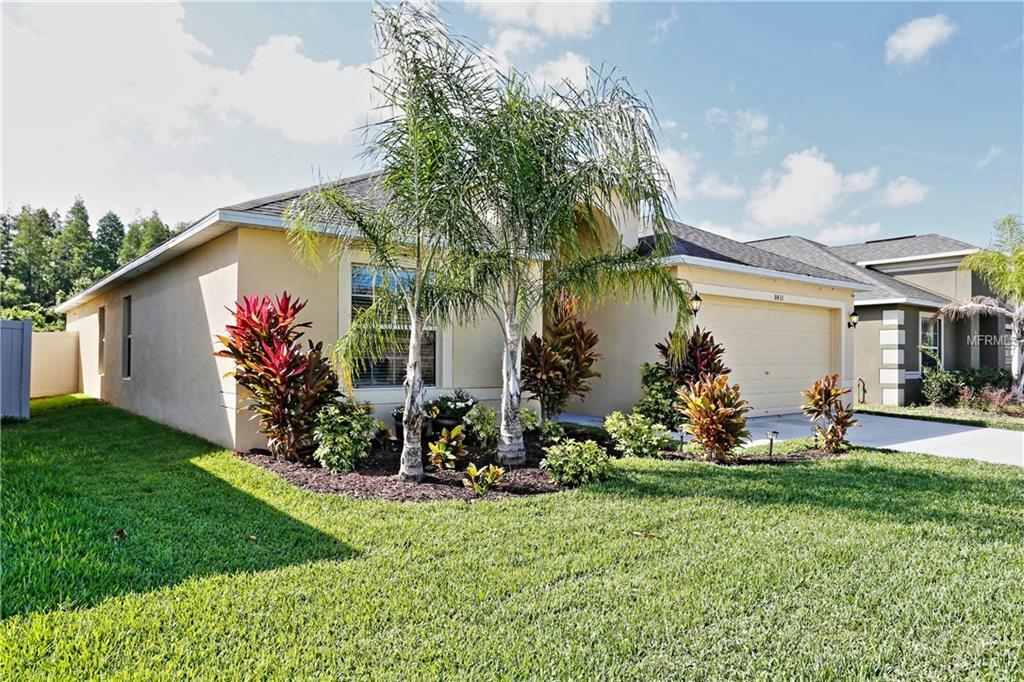 Property Photo:  8433 Hunters Fork Loop  FL 33573 