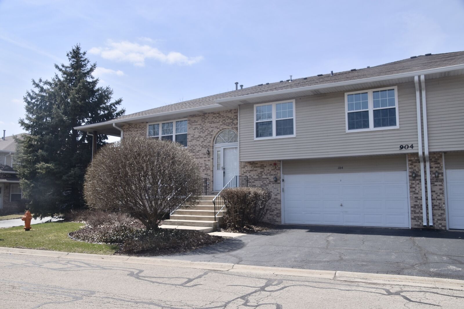 Property Photo: 904 Elderberry Circle 104 IL 60563