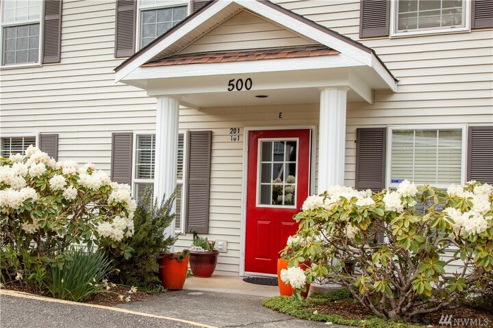 Property Photo:  500 Creekside Terr 101  WA 98260 