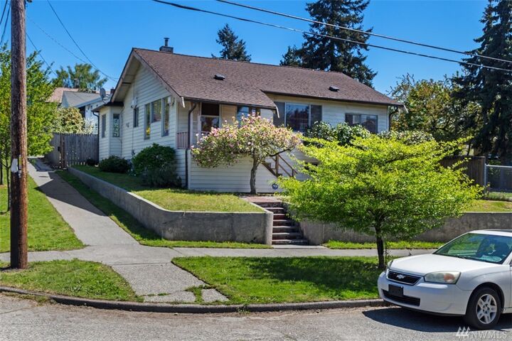 Property Photo:  5102 13th Ave S  WA 98108 