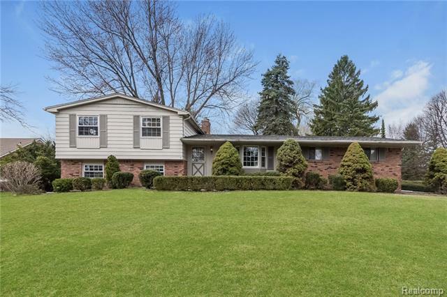 373 Bellarmine Drive  Rochester Hills MI 48309 photo