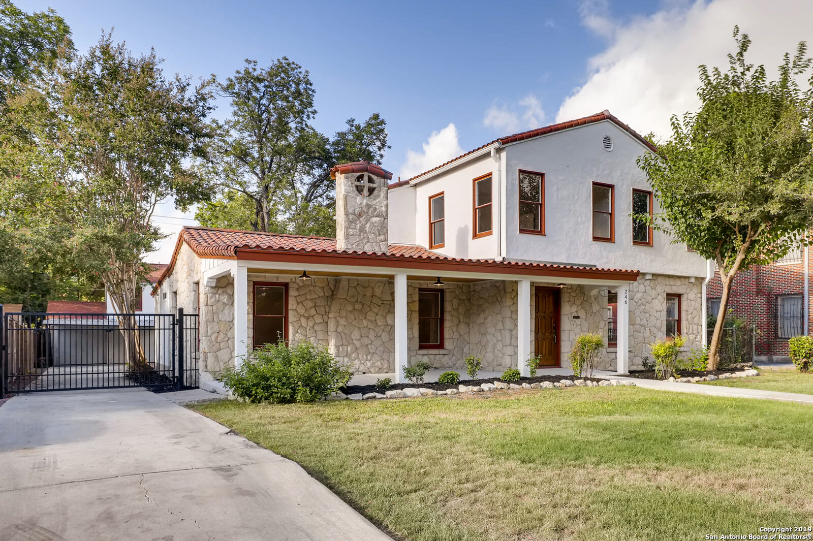 Property Photo: 246 Club Dr TX 78201