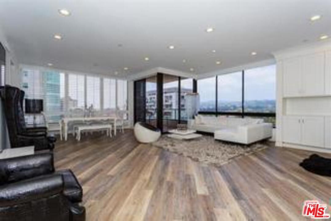 Property Photo:  10350 Wilshire Blvd 1202  CA 90024 