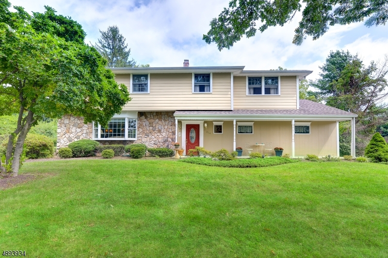 Property Photo:  354 Steinhauser Ln  NJ 07481 