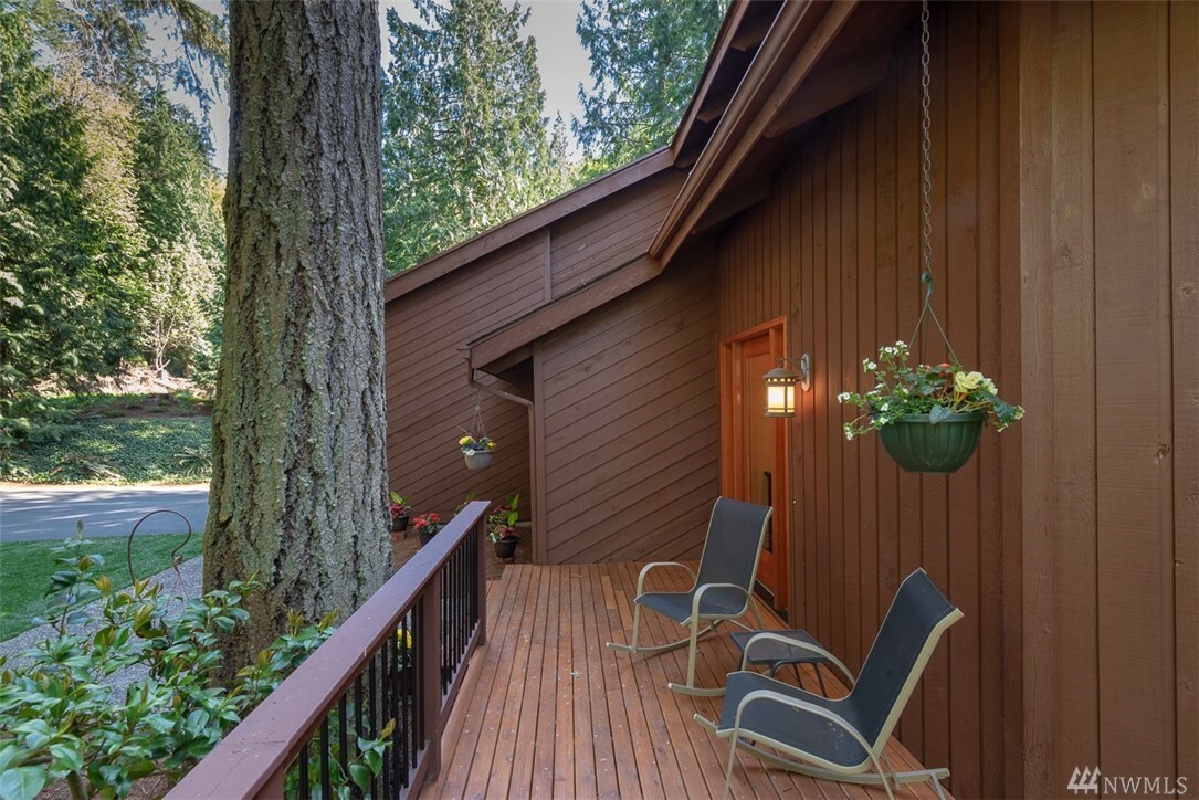 Property Photo:  108 206th Ave NE  WA 98074 