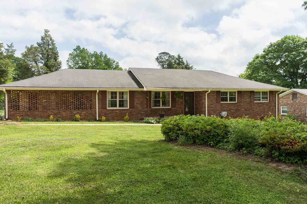 Property Photo:  400 Lake Forest Drive  SC 29307 