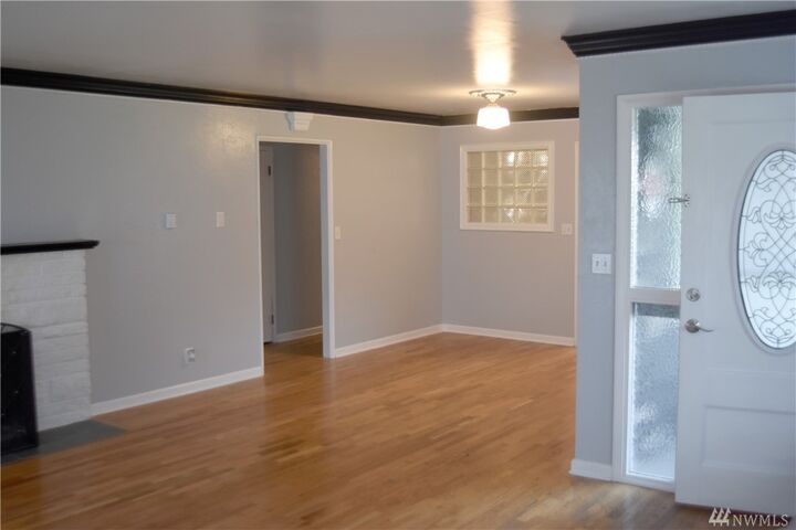 Property Photo:  717 48th St SE  WA 98203 